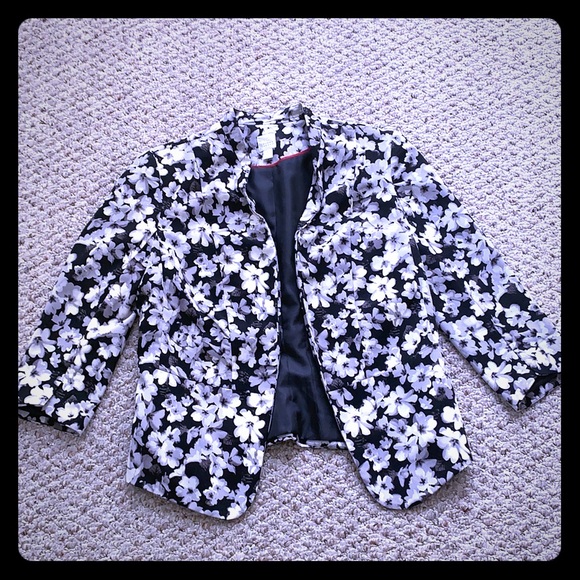 LC Lauren Conrad Jackets & Blazers - Lauren Conrad, Black & Grey Floral Blazer, Size 6